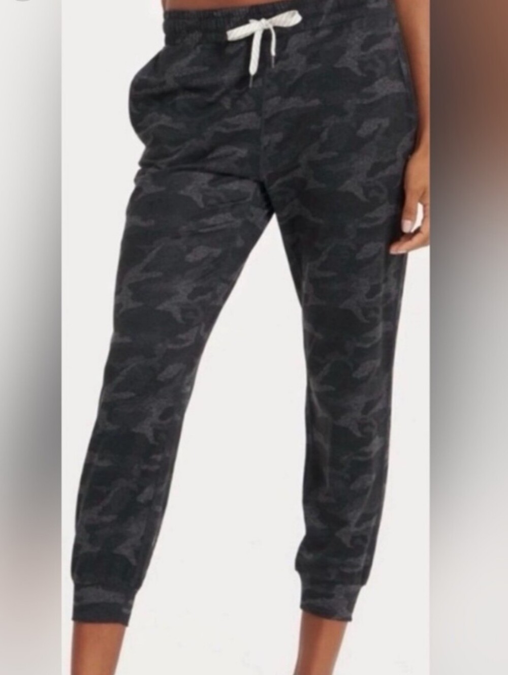 Vuori Women's Performance Jogger Camo Size Small - no tag